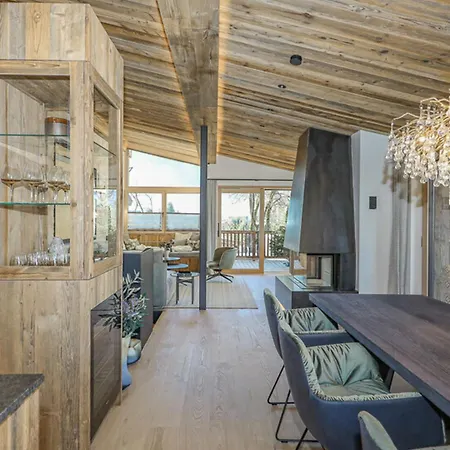 Janny Chalet, Hot Tub Holiday home
